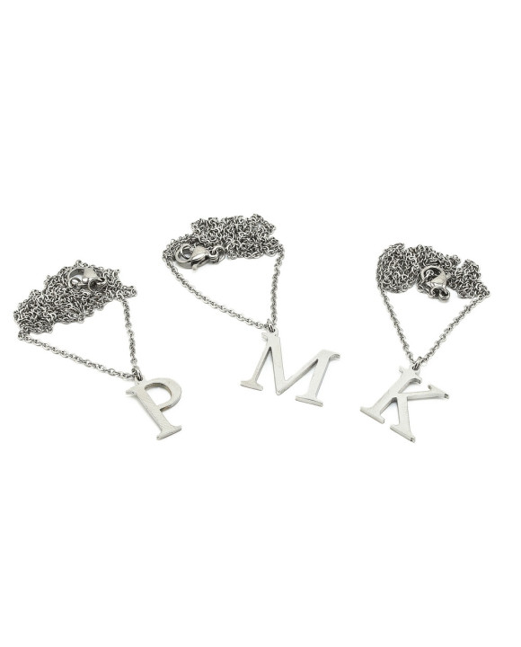 Oceľové písmenko s retiazkou