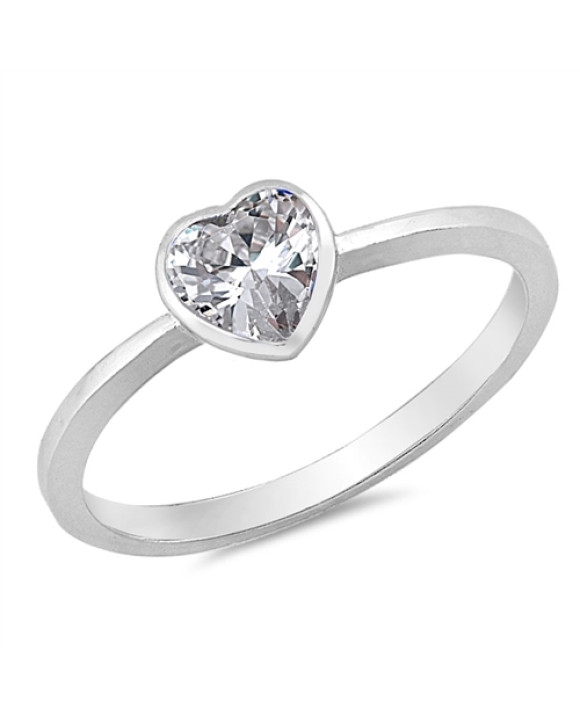 Strieborný prsteň zdobený srdiečkom