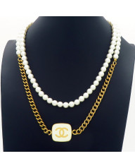 Dámsky štýlový náhrdelník s perlami 